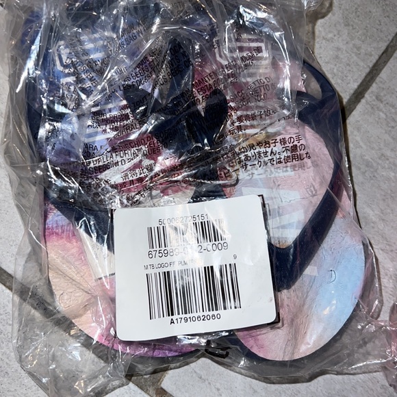 Old navy toddler slippers - Picture 3 of 4